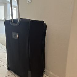 Large Samsonite Rolling Suitcase - Travel Luggage