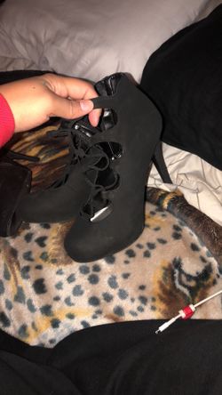 Black heels size 8 1/2