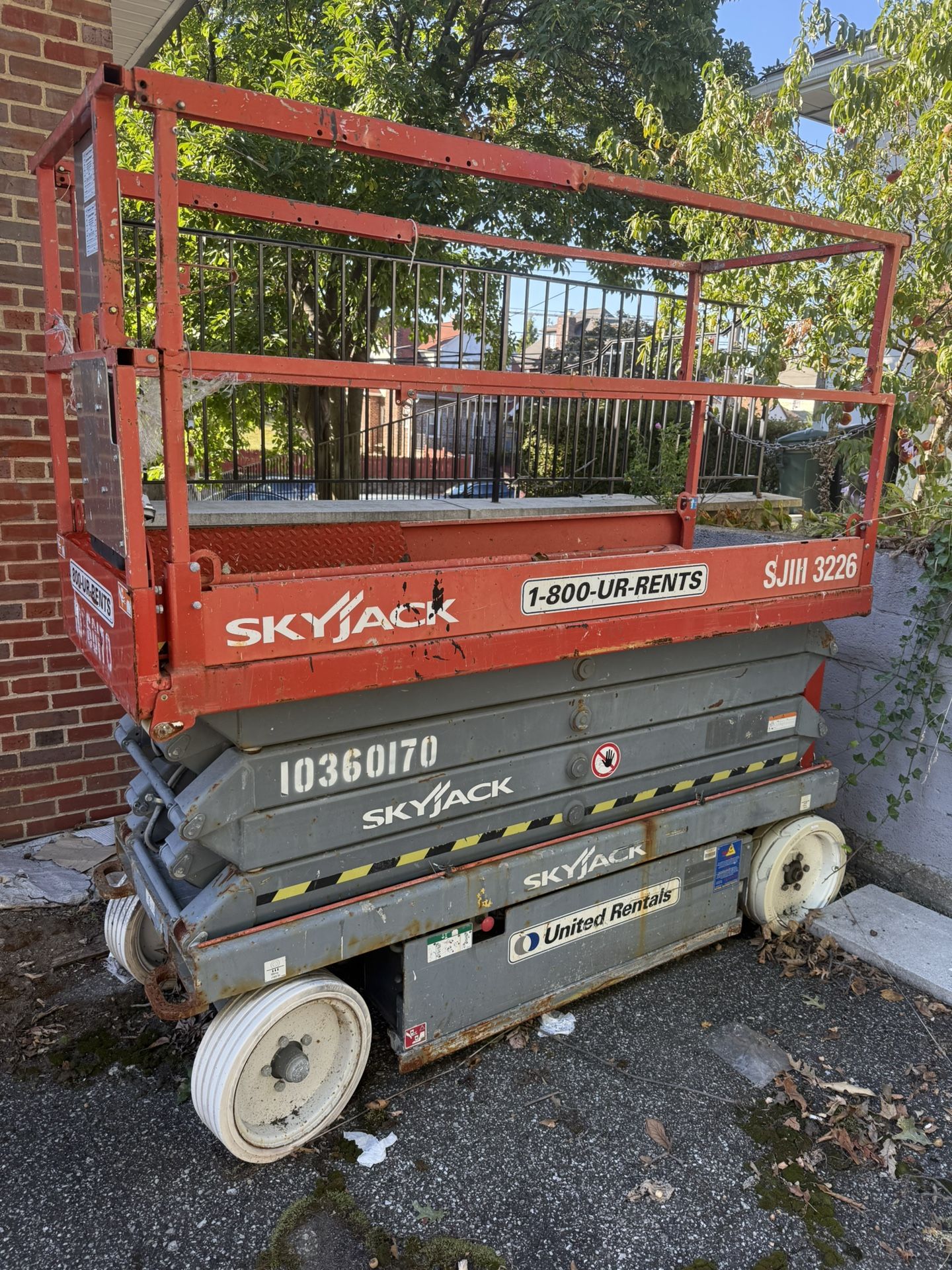 30 Foot lift Like New
