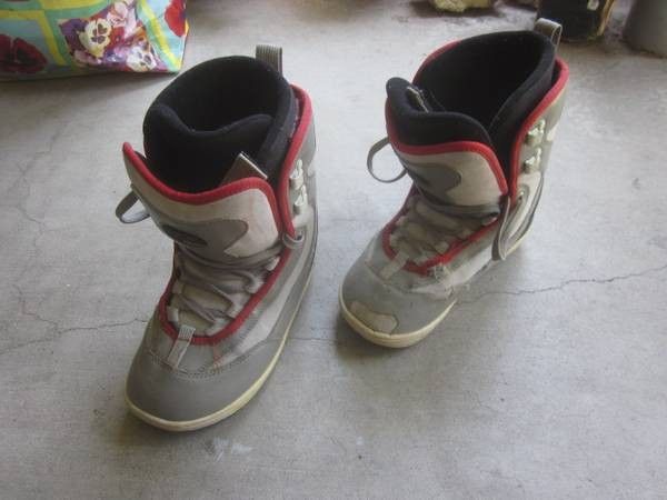 RIDE Snowboard boots Men's size 6, would fit a women's size 7-8 also