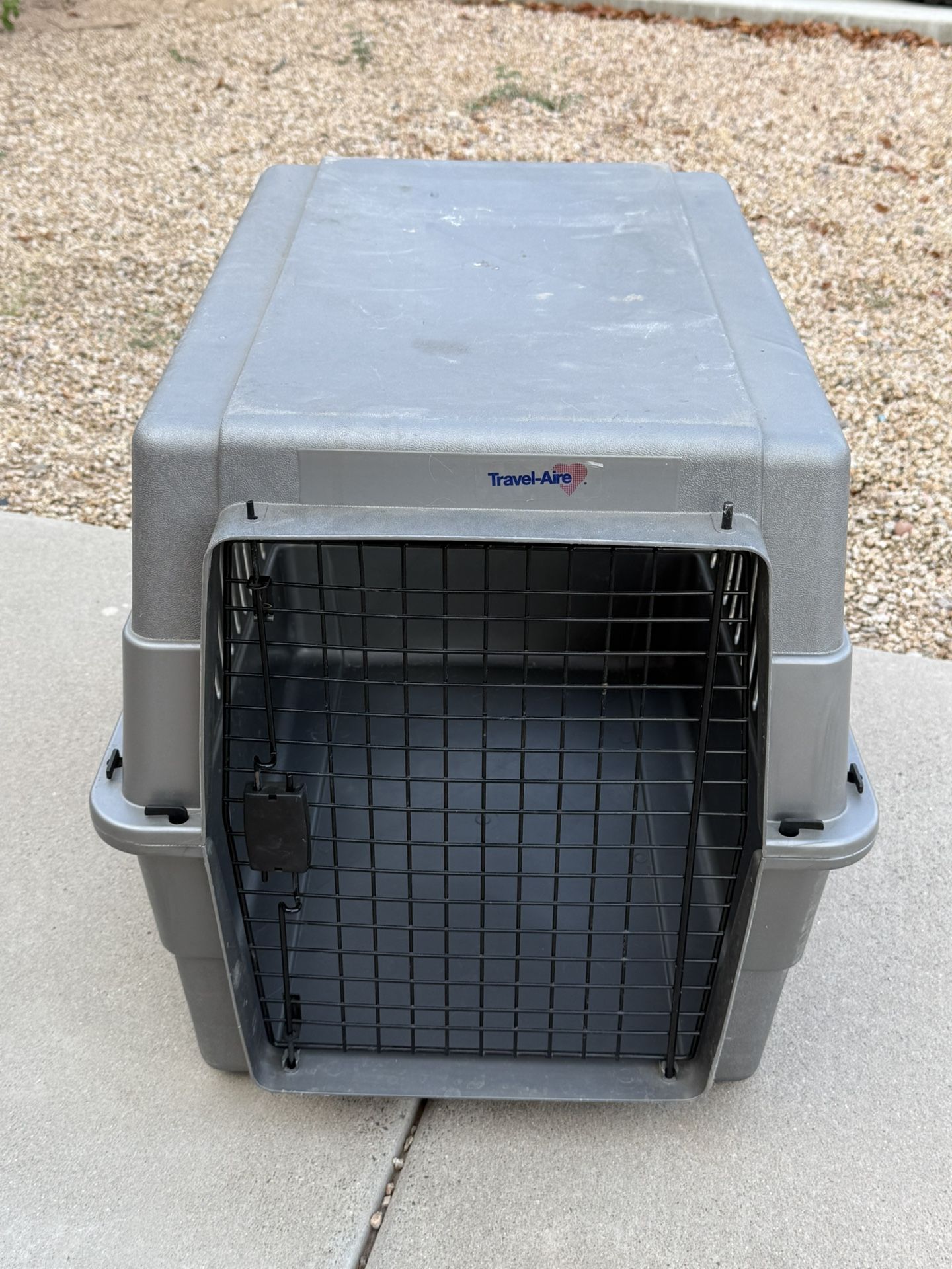 Travel-Aire Medium Grey Hard Shell Animal Dog Carrier (LxWxH: 28” x 21” x 22”)