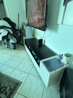 Entertainment center