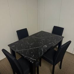 5 Pieces Dinning Table With Chairs 