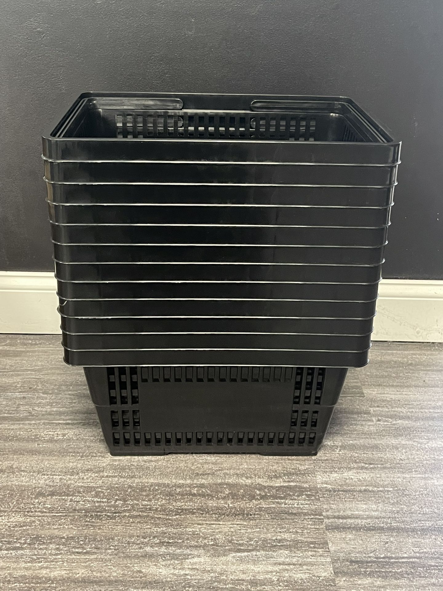 12 Shopping Baskets 