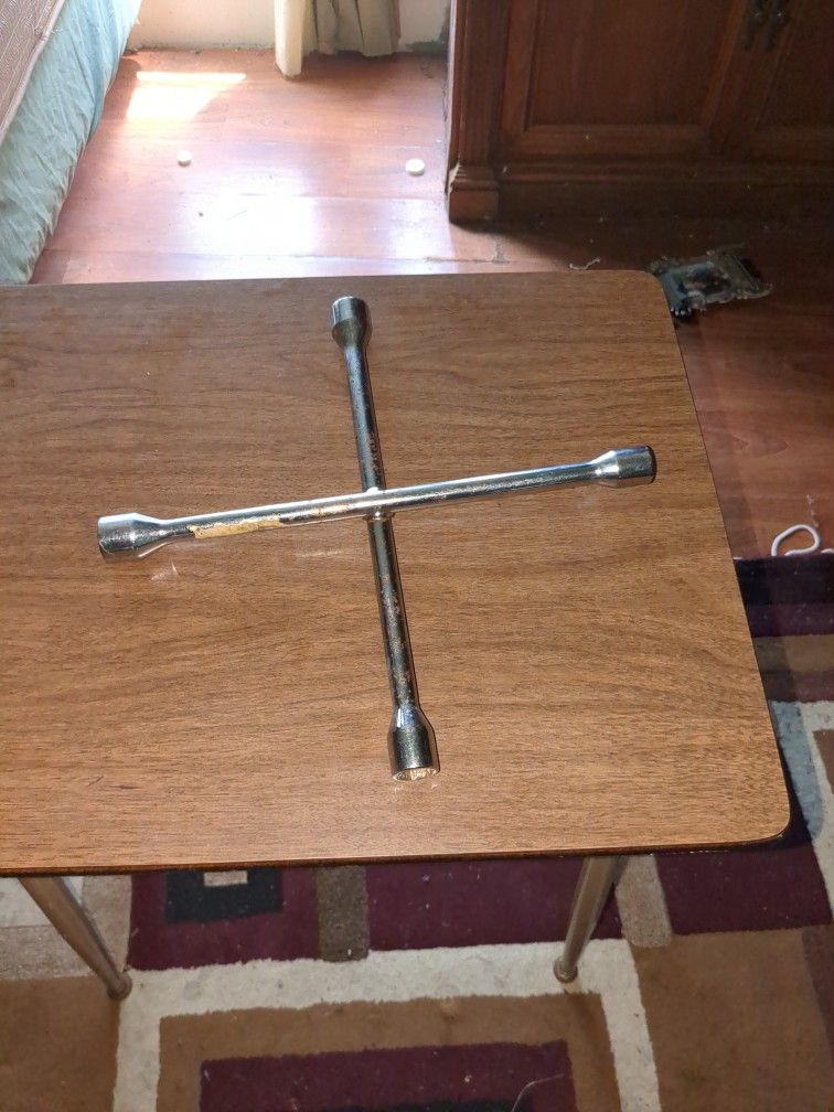 Lug Wrench