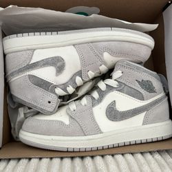 Jordan 1 Mid SE Size 12.5C