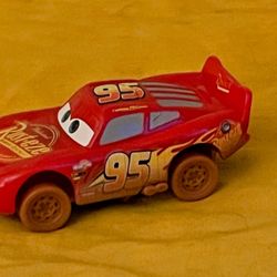 Disney Pixar Cars CRASHER LIGHTNING McQUEEN #95 CRAZY 8 RACER 1:64