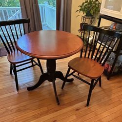 Round Kitchen Table w/chairs