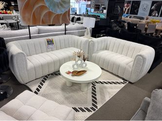 Modern chic! Sofa loveseat! 🛋️ ❤️🎉 easy financing!