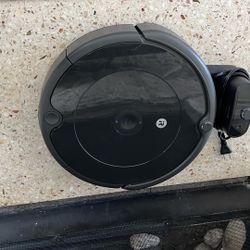 Roomba Vacuum 