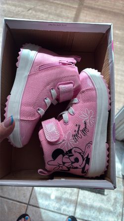 Minnie  mouse.    Size 9