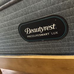 Queen Mattress: Beautyrest Pressure Smart Lux Pillow top