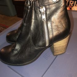 Crown, vintage ladies short boots, size 8M