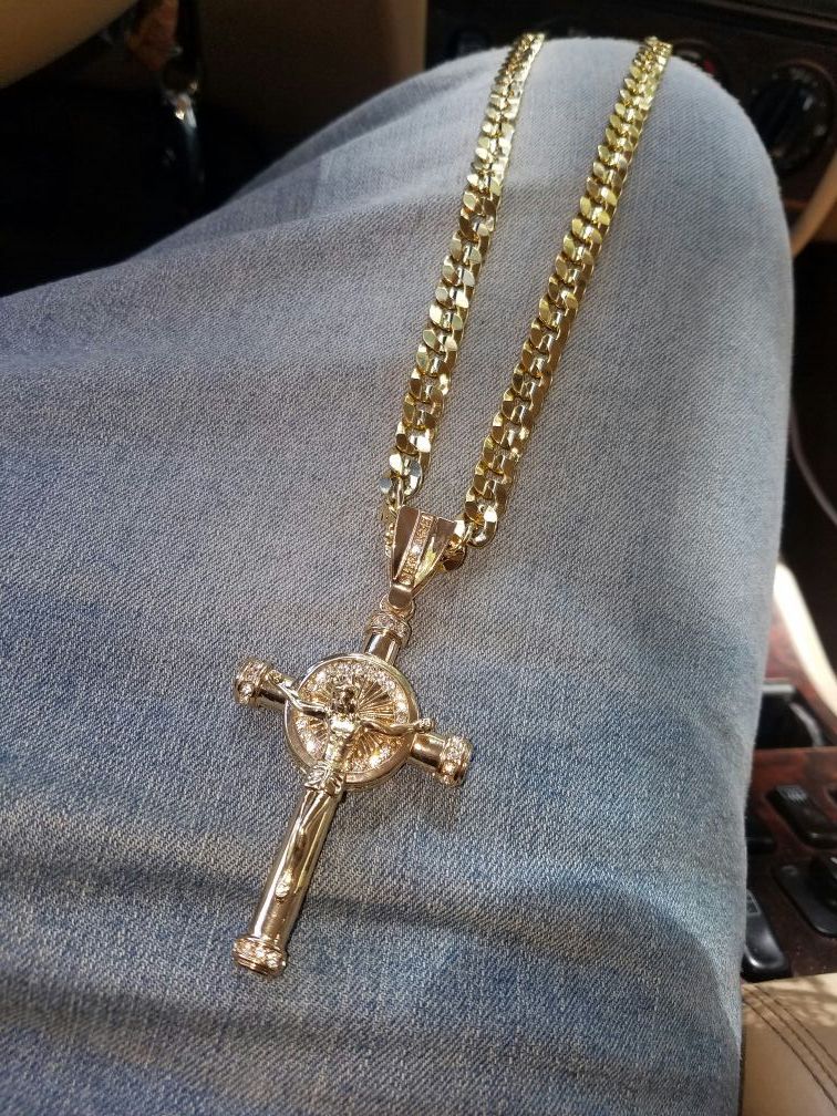 👑👑👑CUSTUM ICED OUT 14KT GOLD BONDED CROSS ON 30 INCH CUBAN LINK CHAIN GUARANTEED TO NEVER FADE OR TARNISH