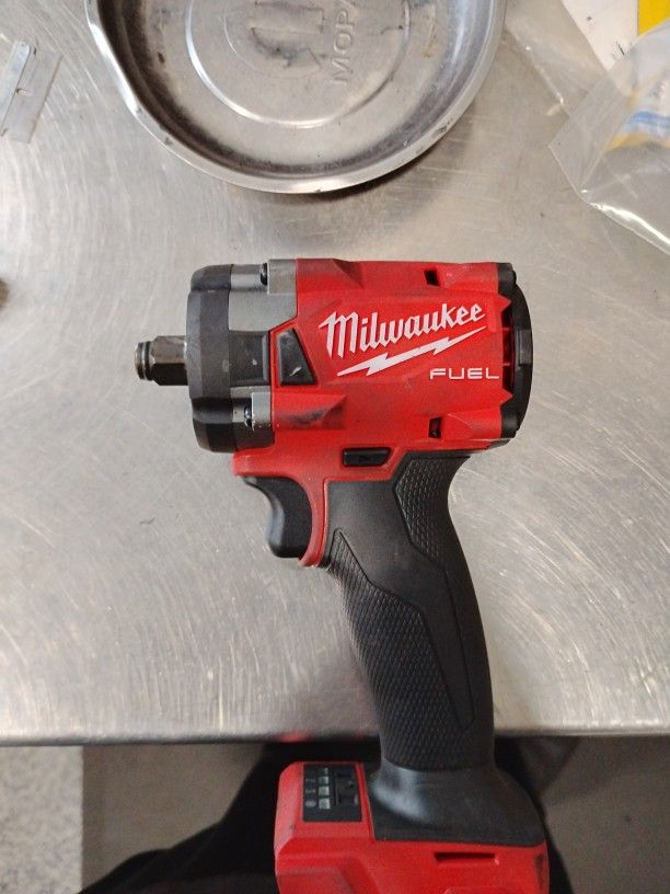 Milwaukee 1/2 Stubby Battery Impact