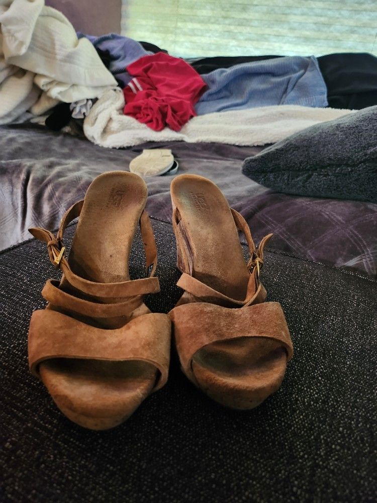 Ugg's Tan Leather Sandals