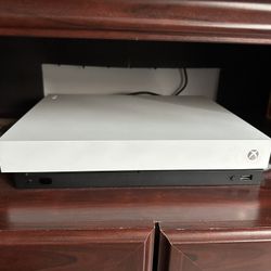 Xbox One X - Refurbished