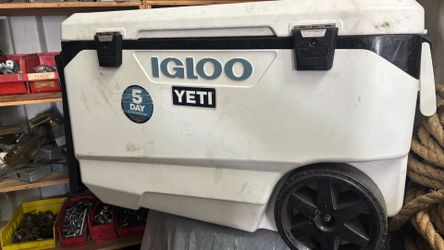 igloo 90 QTs Cooler w whees