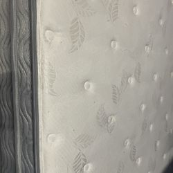 King Or Queen Pillow Top Mattress. Must Go This Weekend. I Can Deliver.