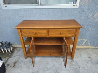 Oak wood buffet cabinet/ hutch