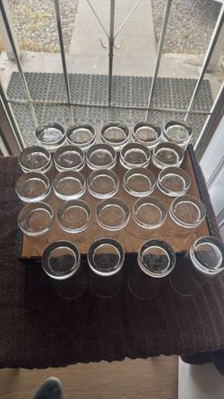 Glass cups (24)