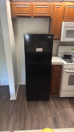 10.1 cubic feet Vissani fridge 10 months old