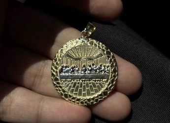 Last Supper 14k gold pendent