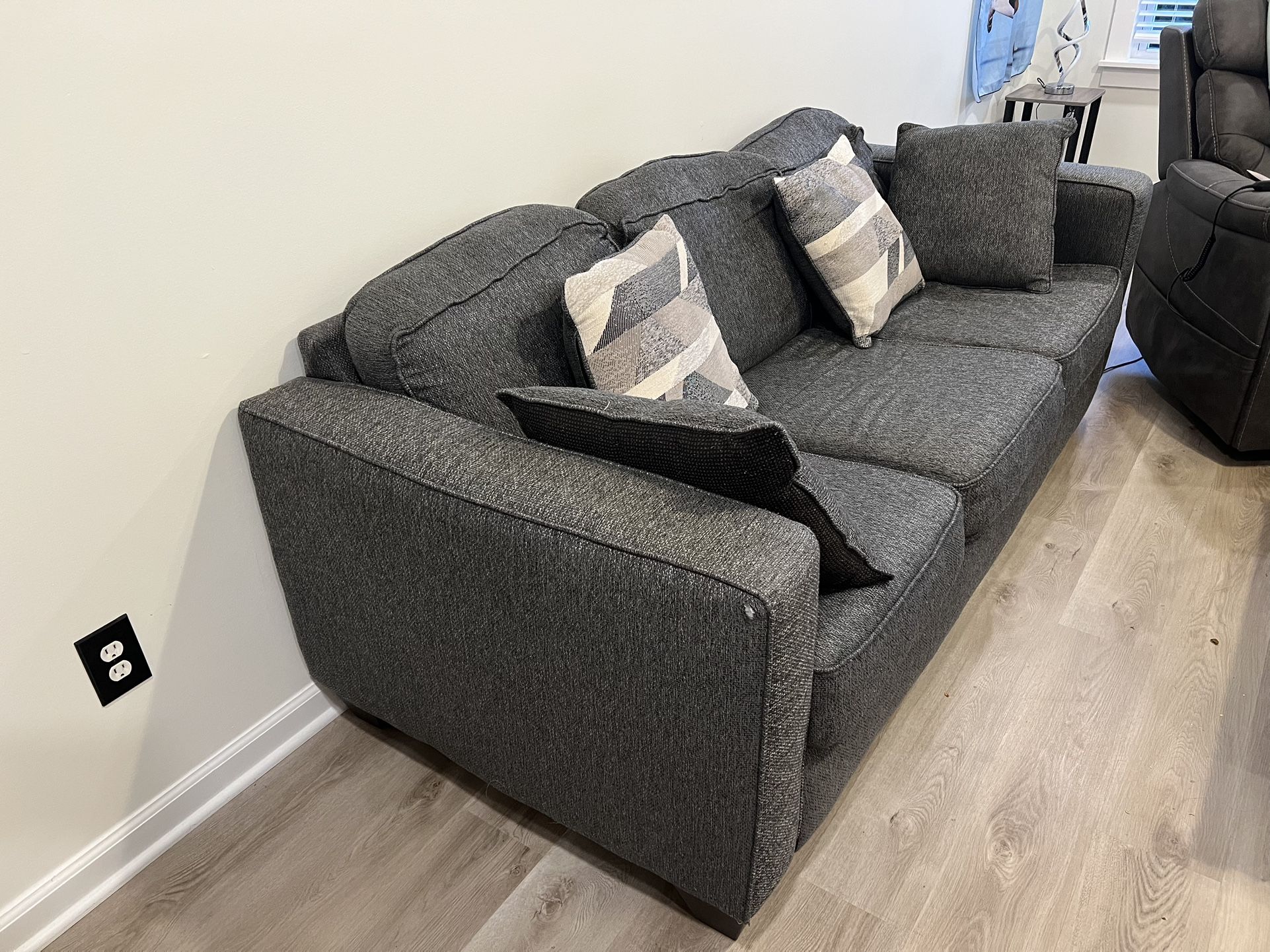 Rooms To Go 3 Seater Fabric Sofa