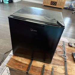 Mini Fridge 