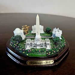 Washington D.C/ US Monuments Desk Statue Replica
