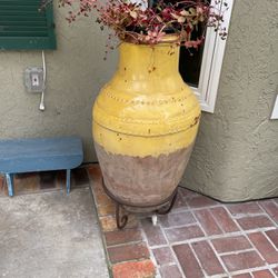 Large Rustic Urn/pot