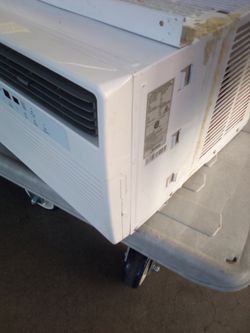 AC UNIT WINDOW UNIT 2022 MODEL JUST LIKE BRAND NEW DIGITAL