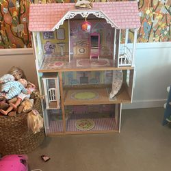 Large Kidcraft Dollhouse