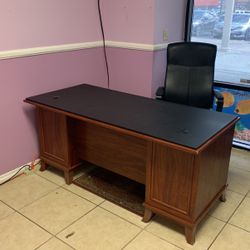 Office Desk And Chair 
