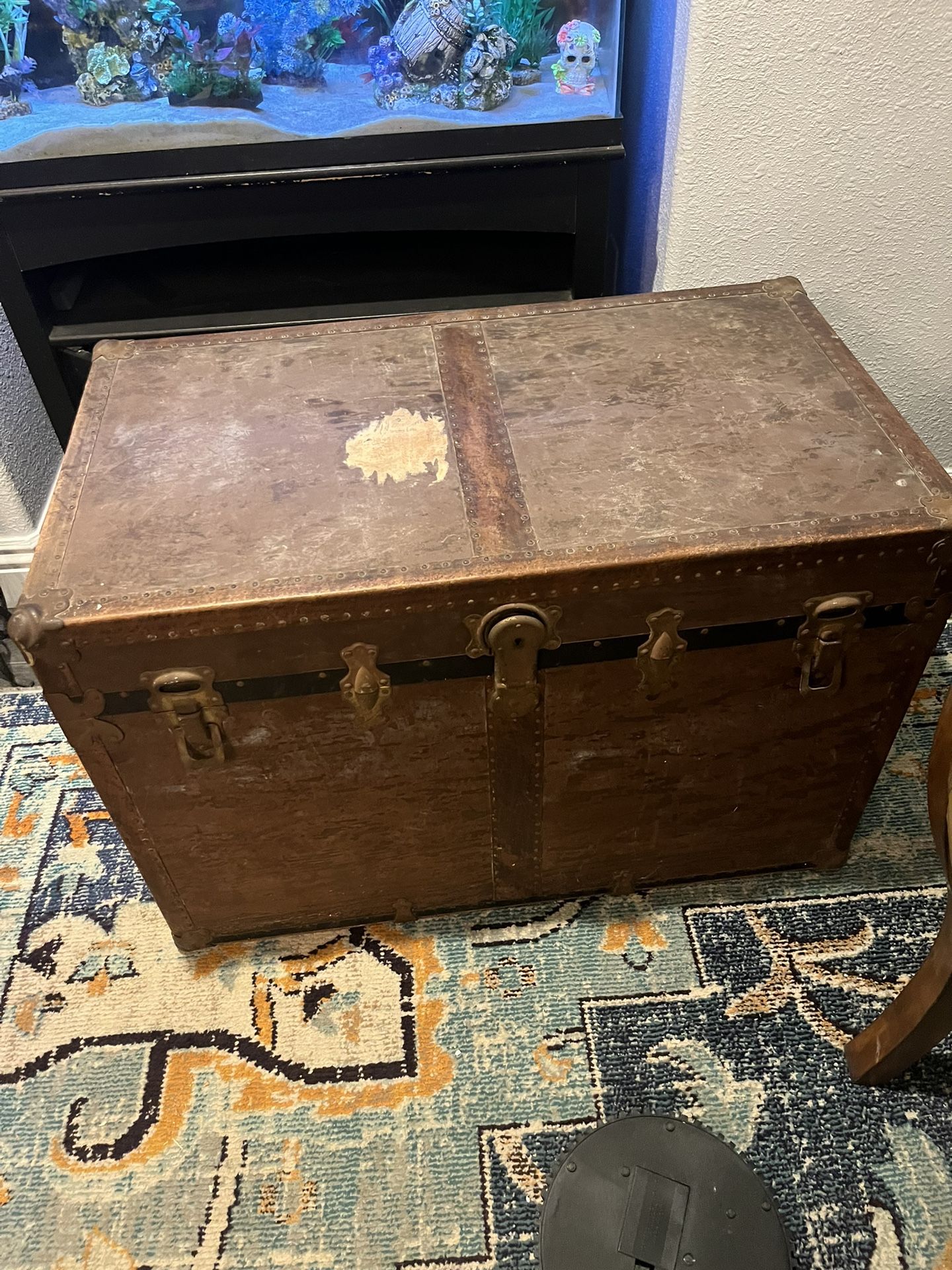 Vintage Chest Trunk 3 Ply Veneer Lumber