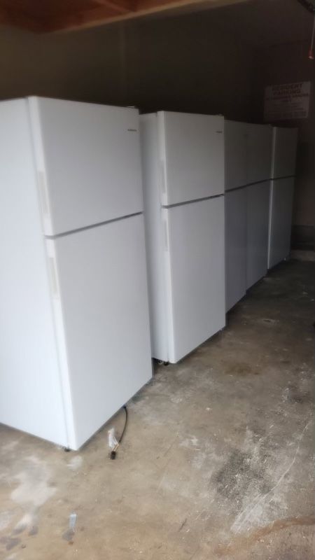 Amana White Shiny Top Freezer Refrigerator 30”w