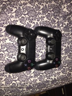 2 Ps4 controllers
