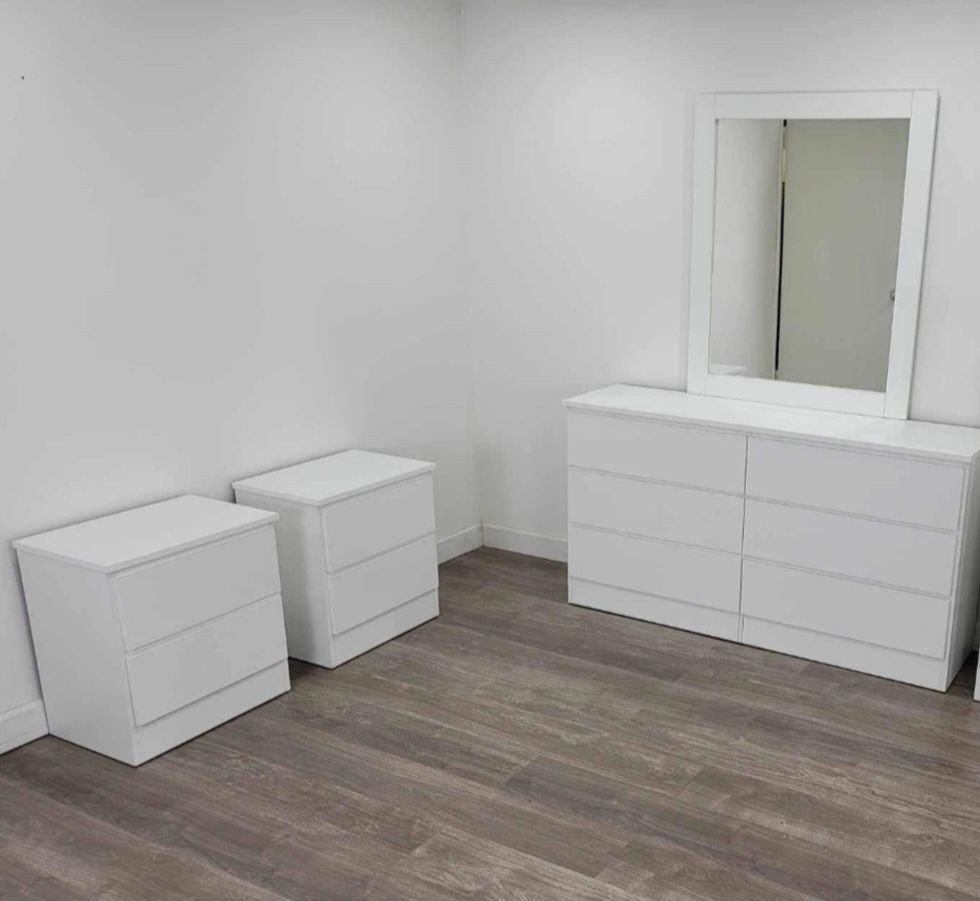 Dresser Whit Mirror And 2 Nightstands - Cómoda Con Espejo Y 2 Mesitas De Noche 