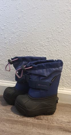 NEW SNOW BOOTS 