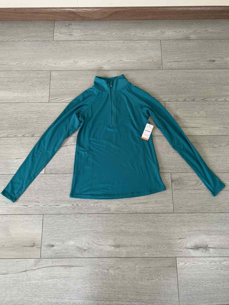 sporty sleeved shirt