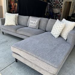 gorgeous living spaces sectional couch !!!