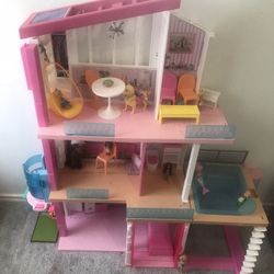  Barbie Dream House