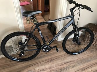 Trek 4300 Disc with 21 frame and 26 tires for Sale in Green Bay