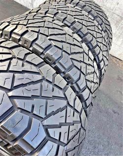 35x12.50/18 Nitto 📍📍 Vendo un set de llantas con 80% de vida las 4 📍🌟