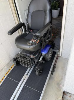 Electric Wheel Chair with Ramp