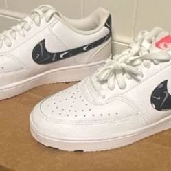 9.5 woman Nike Court Vision Low White Sneakers