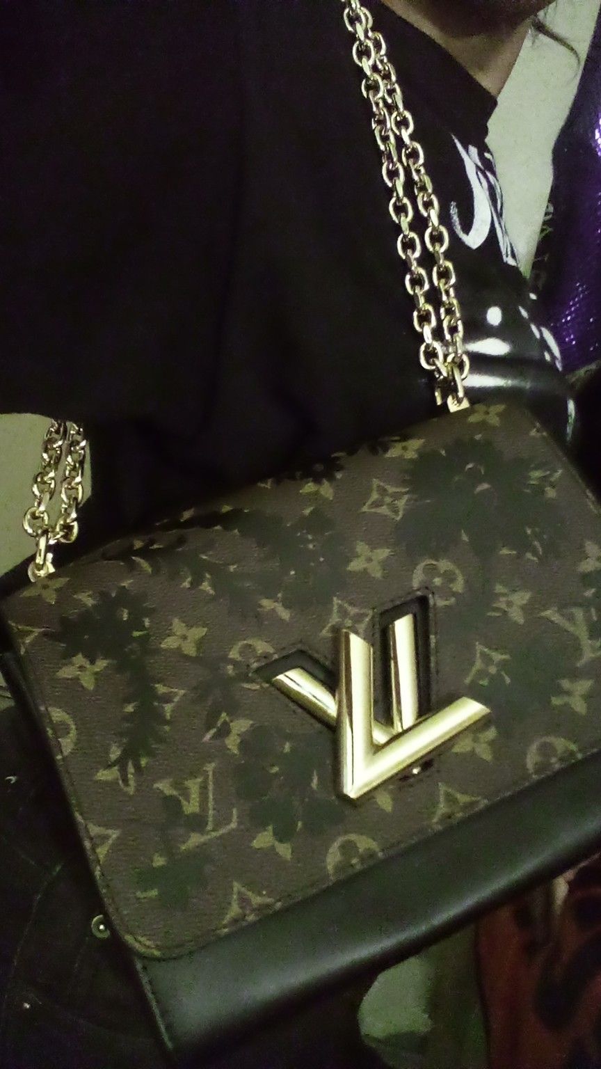 Louis Vuitton Leather Purse ( Authenticated)