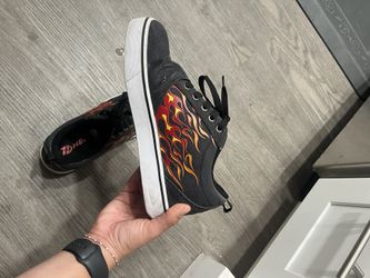 Womans Size 7 Heelys