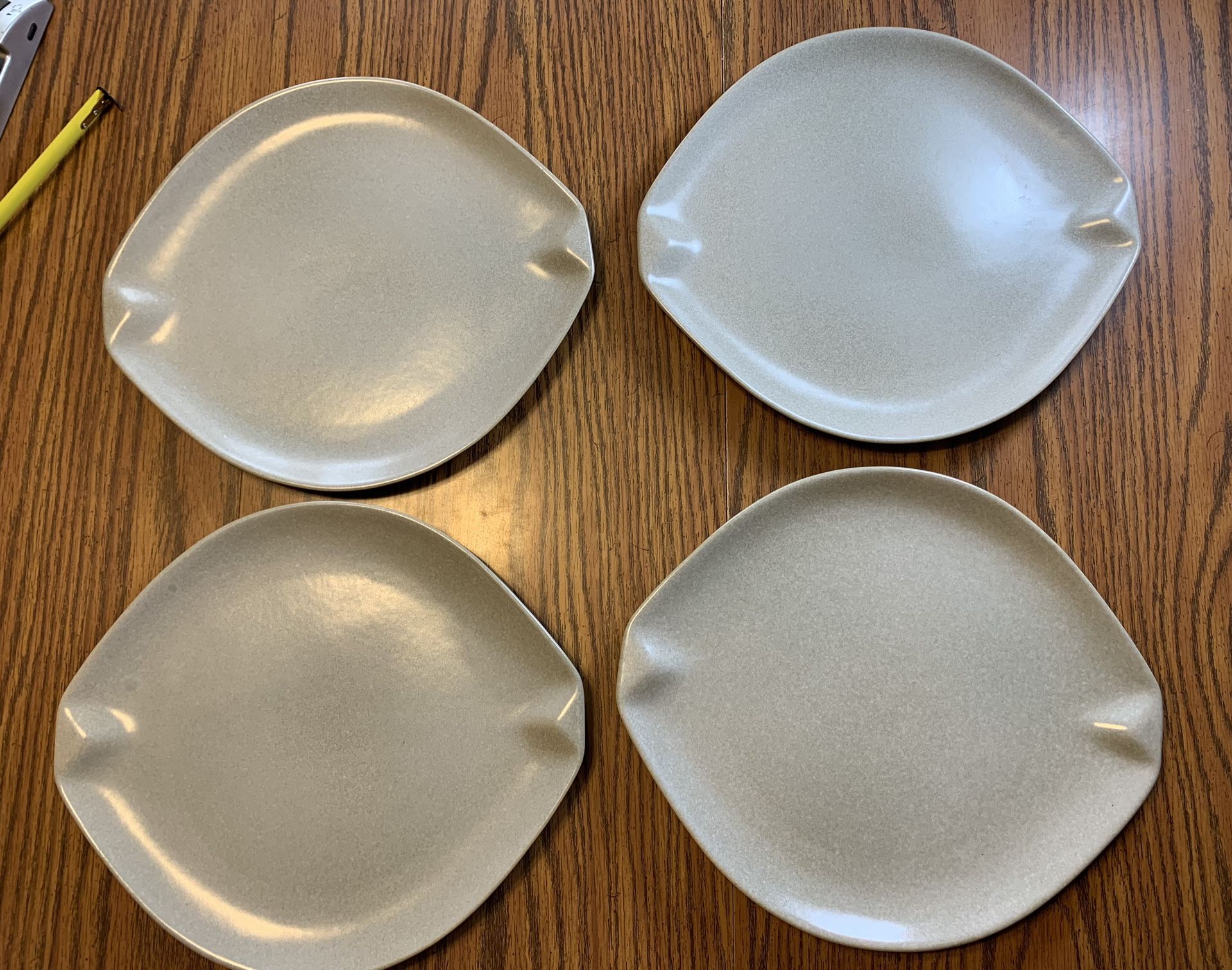4 Vintage ROSEVILLE Art Pottery BEN SEIBEL RAYMOR Gray 152 12" Dinner Plates