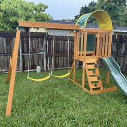 Playground Assembler/Installer 